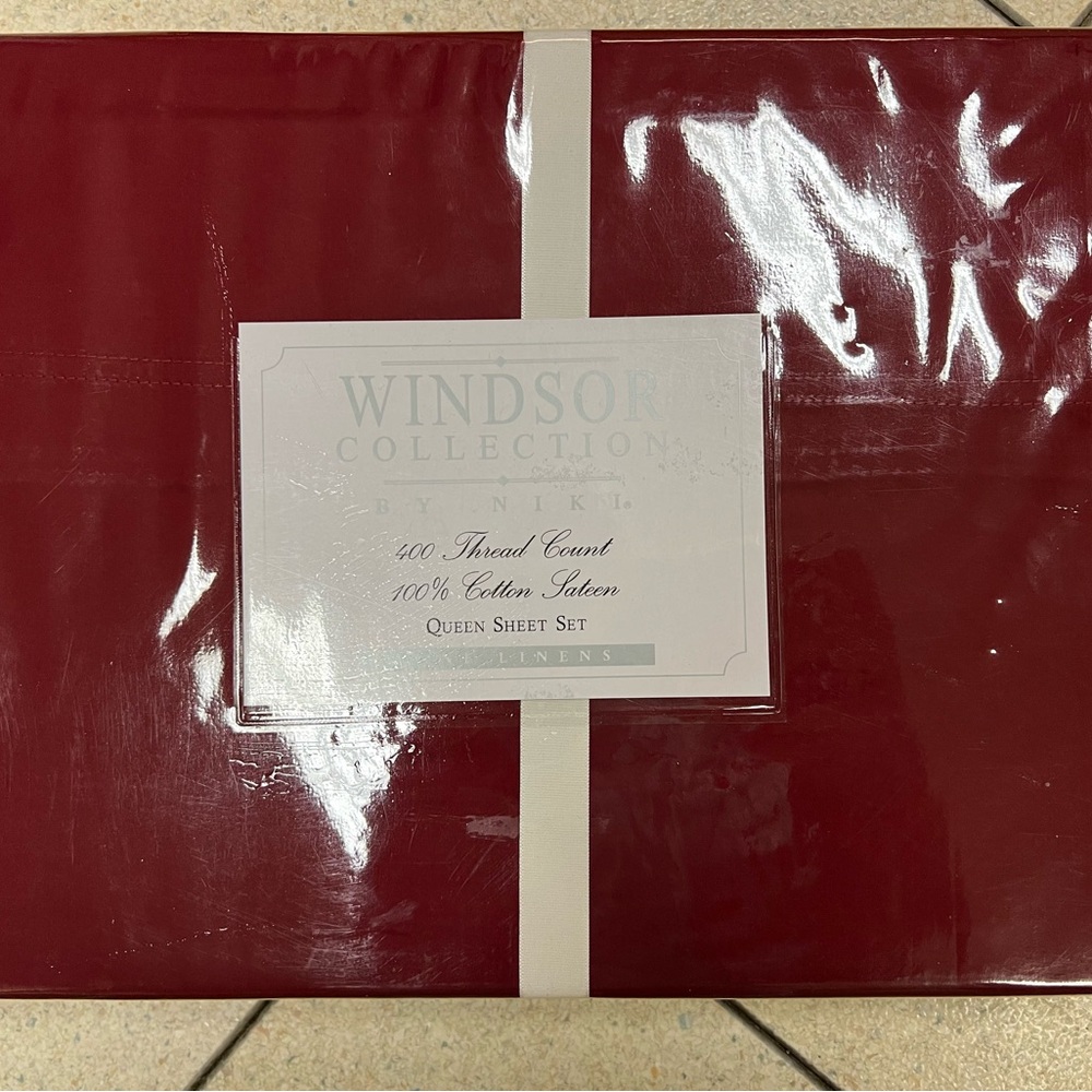 Queen size sheet set NWT, red